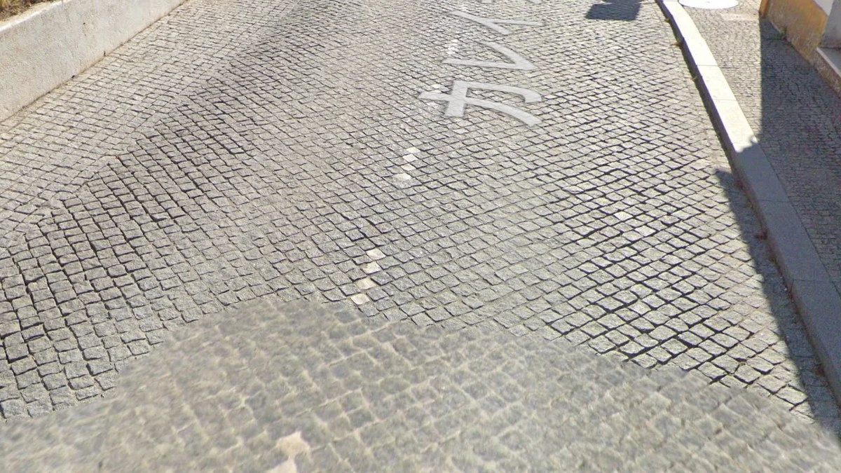 對角線排列鵝卵石路