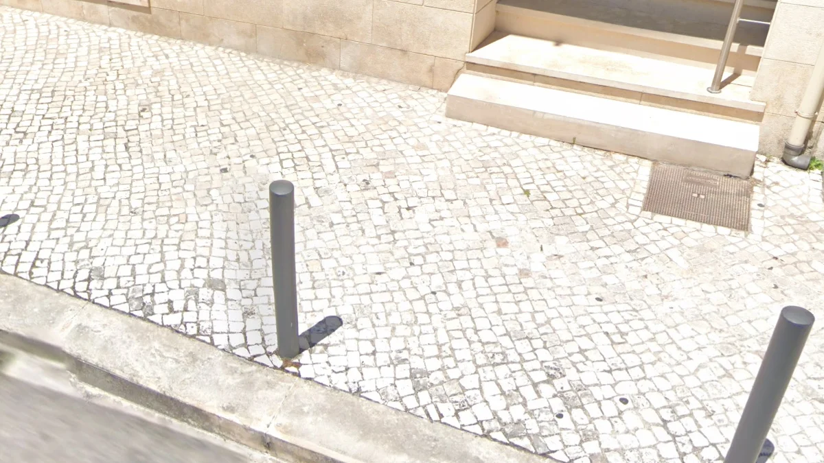 明亮鵝卵石人行道