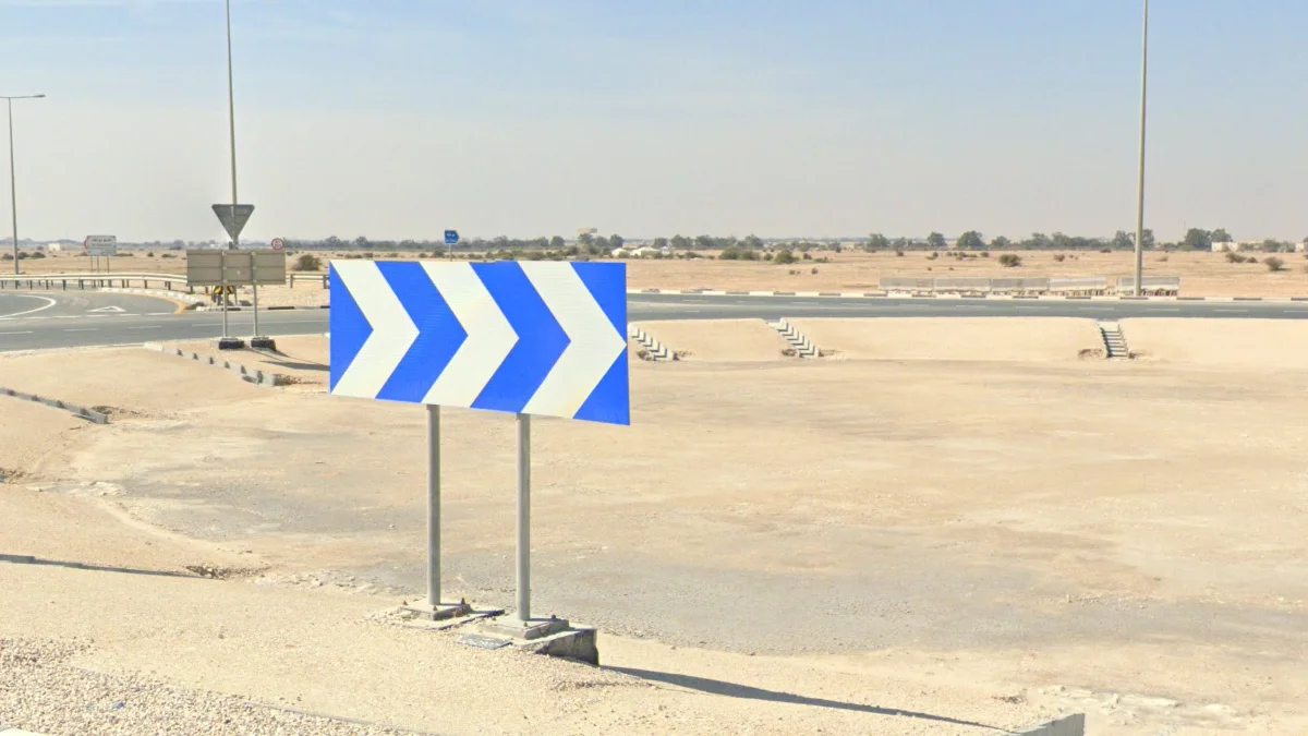 紅白藍白導向箭頭標誌