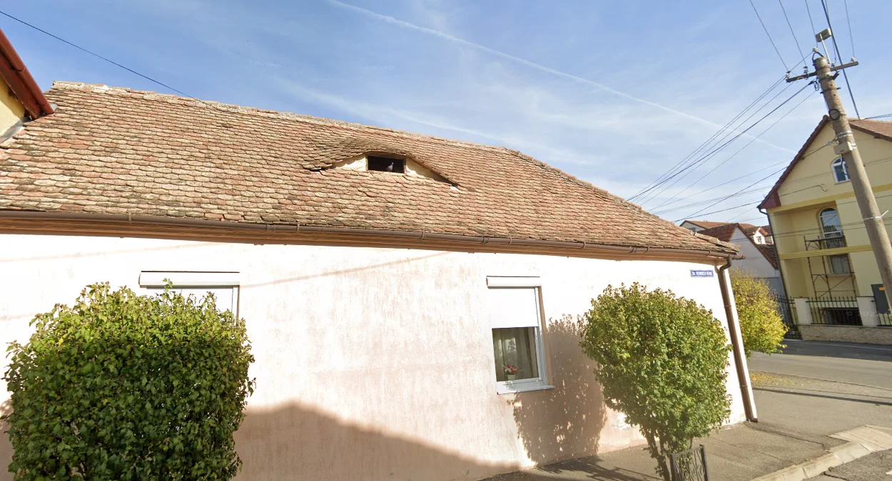 錫比烏瞇眼狀窗戶