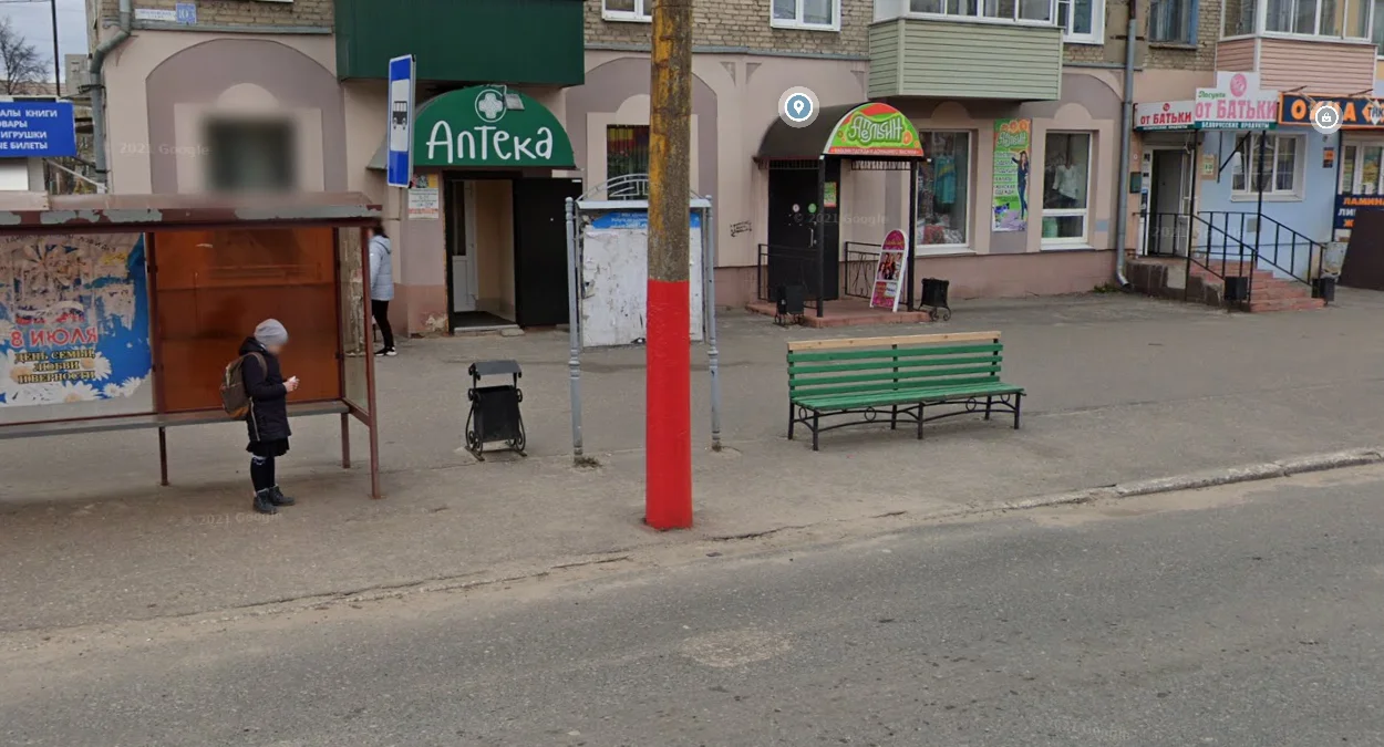 穆羅姆紅色塗漆電線桿