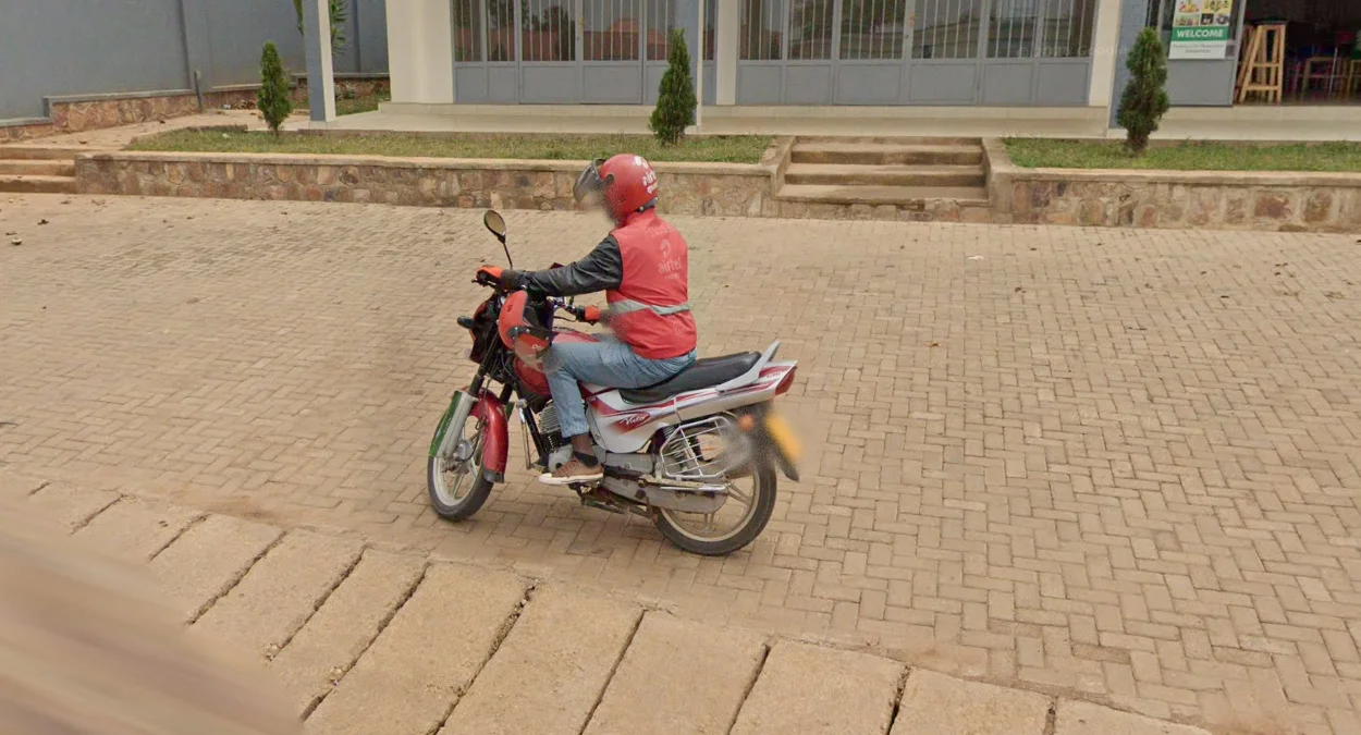 摩托車手紅色裝備