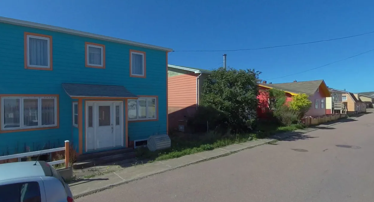 方正外觀與鮮豔色彩房屋