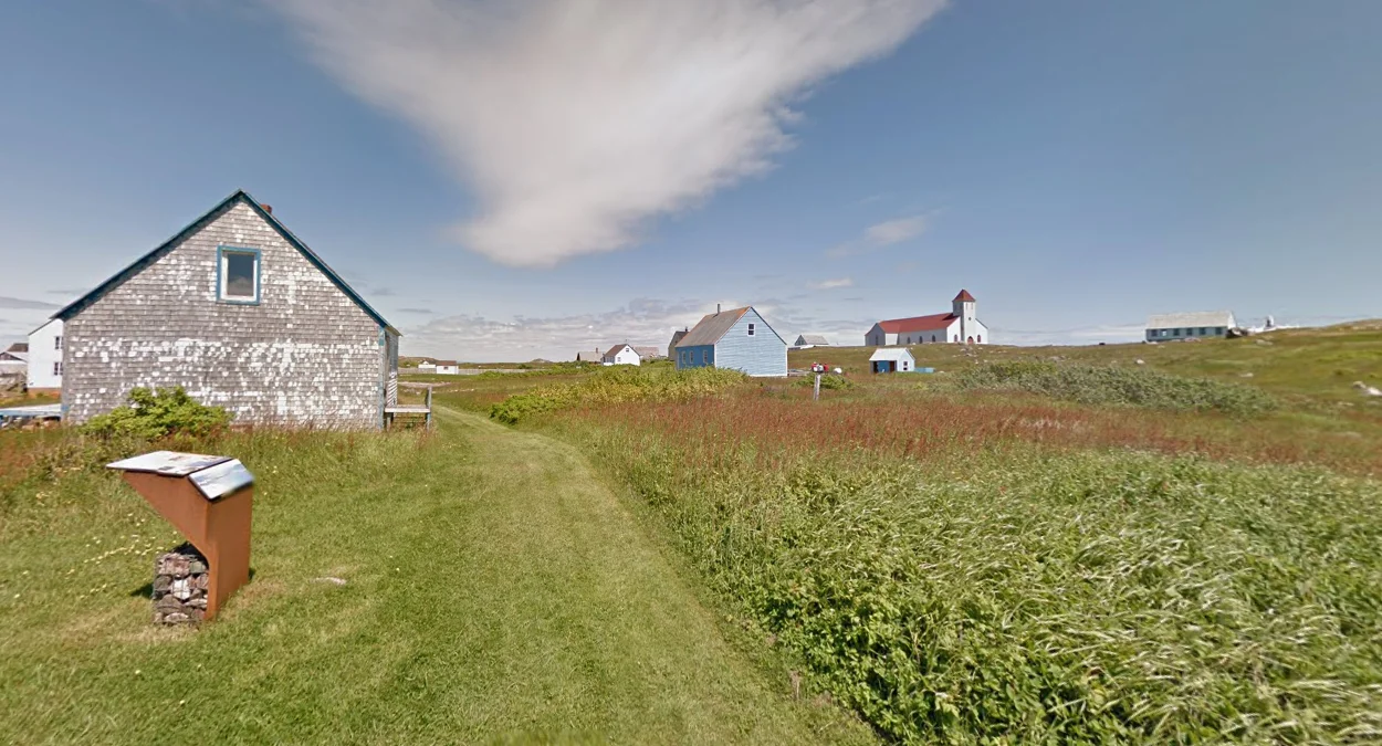 馬林島丘陵草地與方正房屋