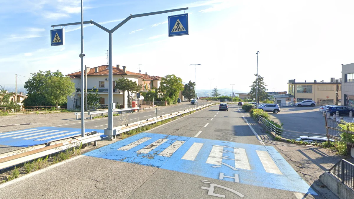 精緻藍色斑馬線人行道