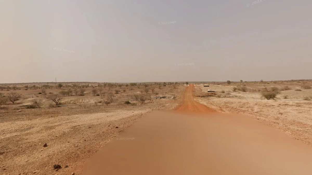 蒂耶斯森林乾燥丘陵土路