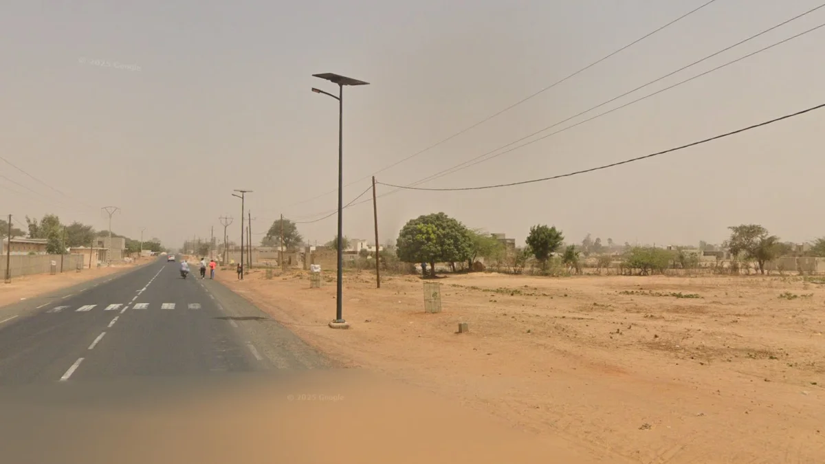 常見太陽能黑色路燈