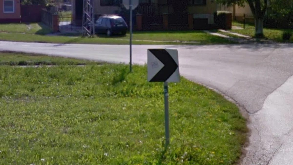 白色背景黑色箭頭