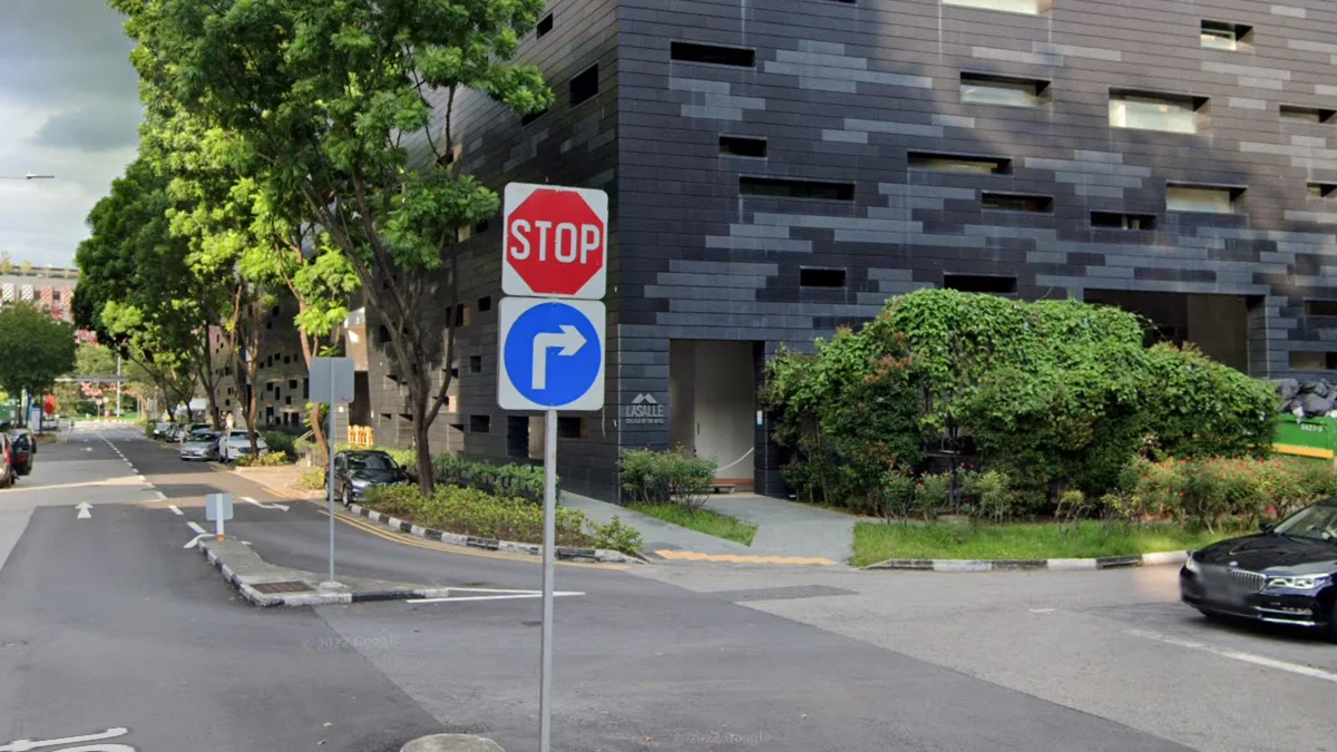 方形白色背景路標