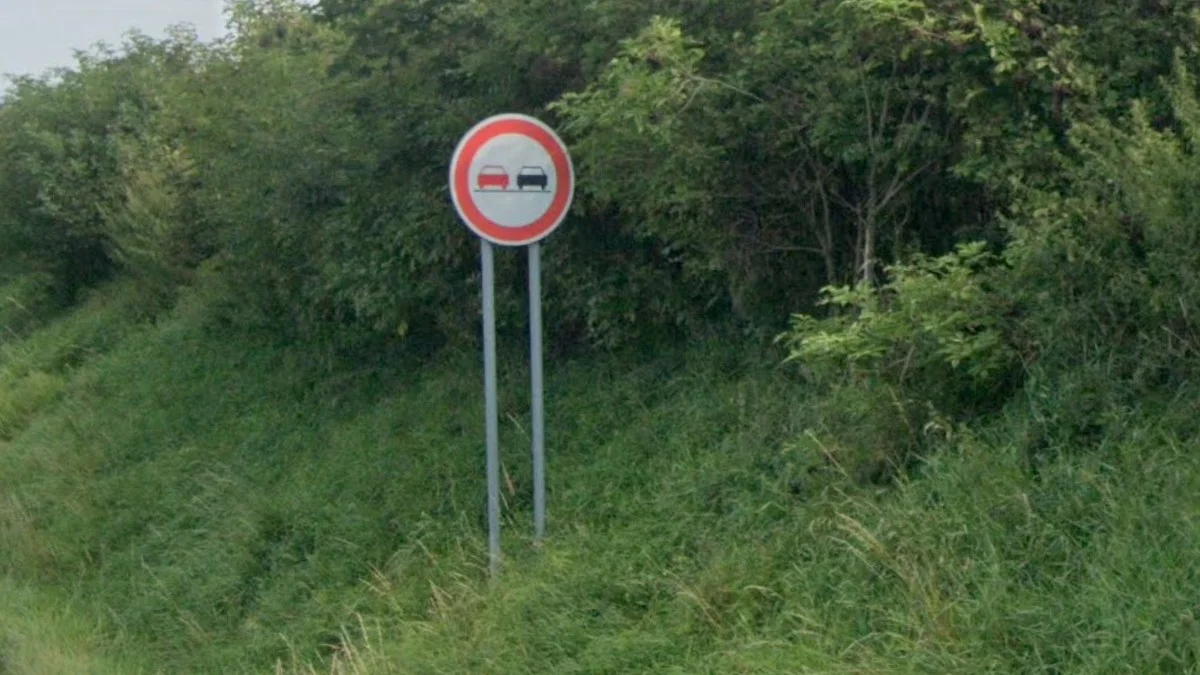 小型標誌雙標誌柱