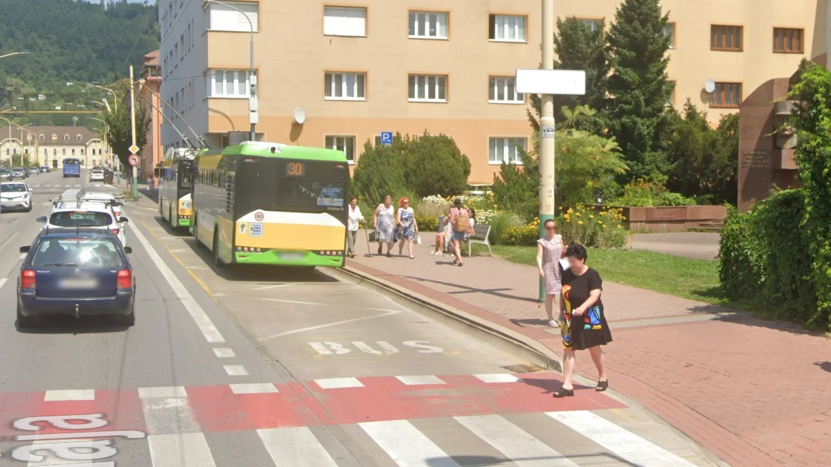 日利納無軌電車綠黃白