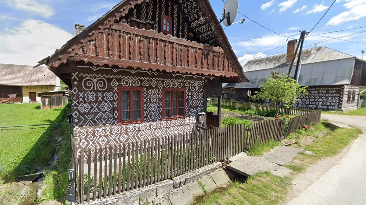 奇奇馬尼木屋白色線條藝術