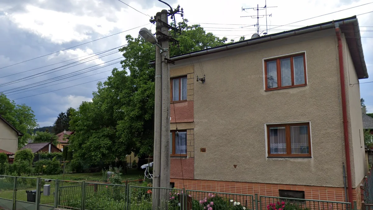 成對寬圓水泥電線桿