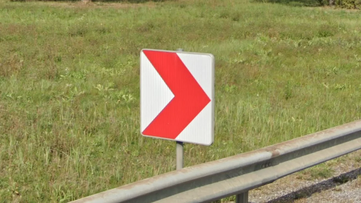 紅白箭頭V形標誌