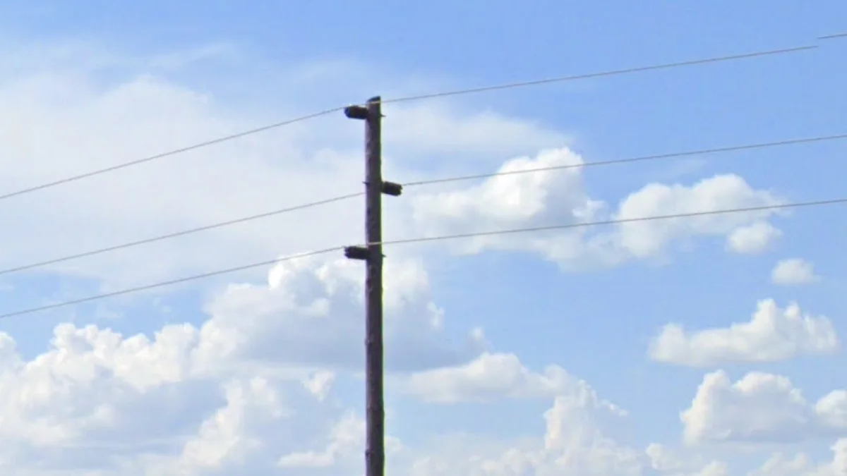 北部省份三交替絕緣體電線桿