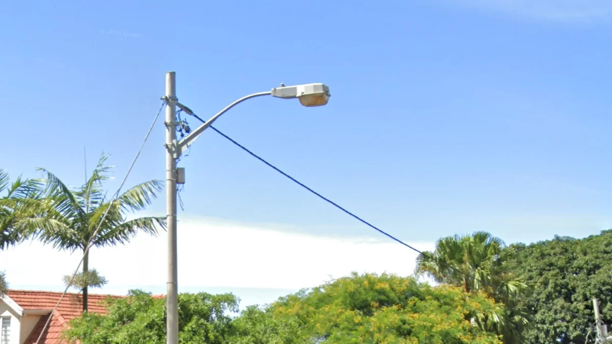 德班燈臂頂部凸起