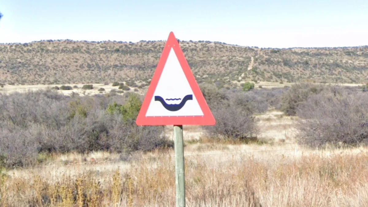 紅白邊三角形警告標誌