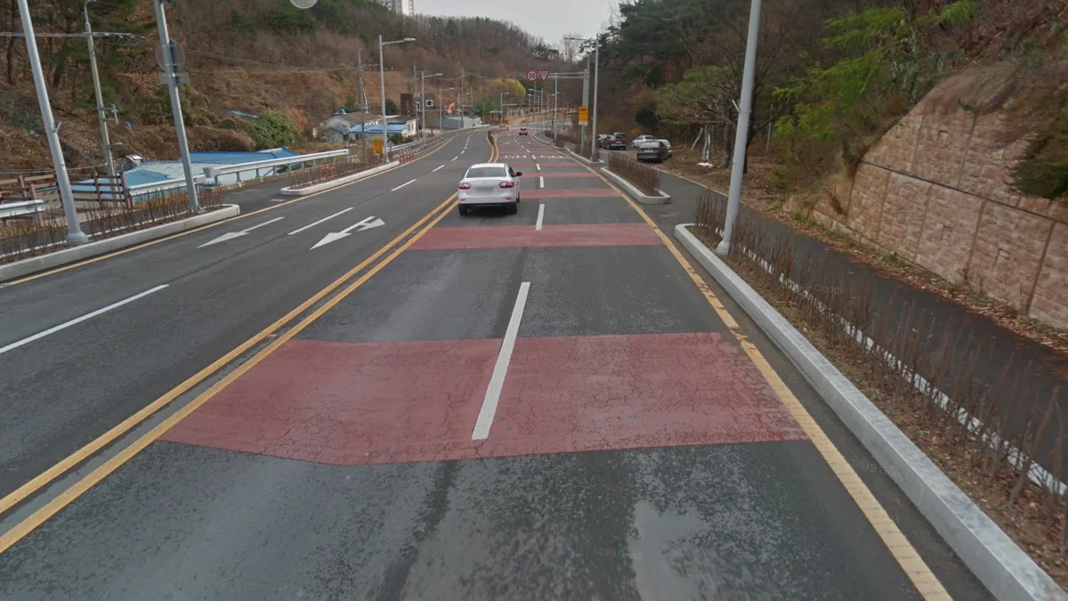 道路紅色塊狀標記