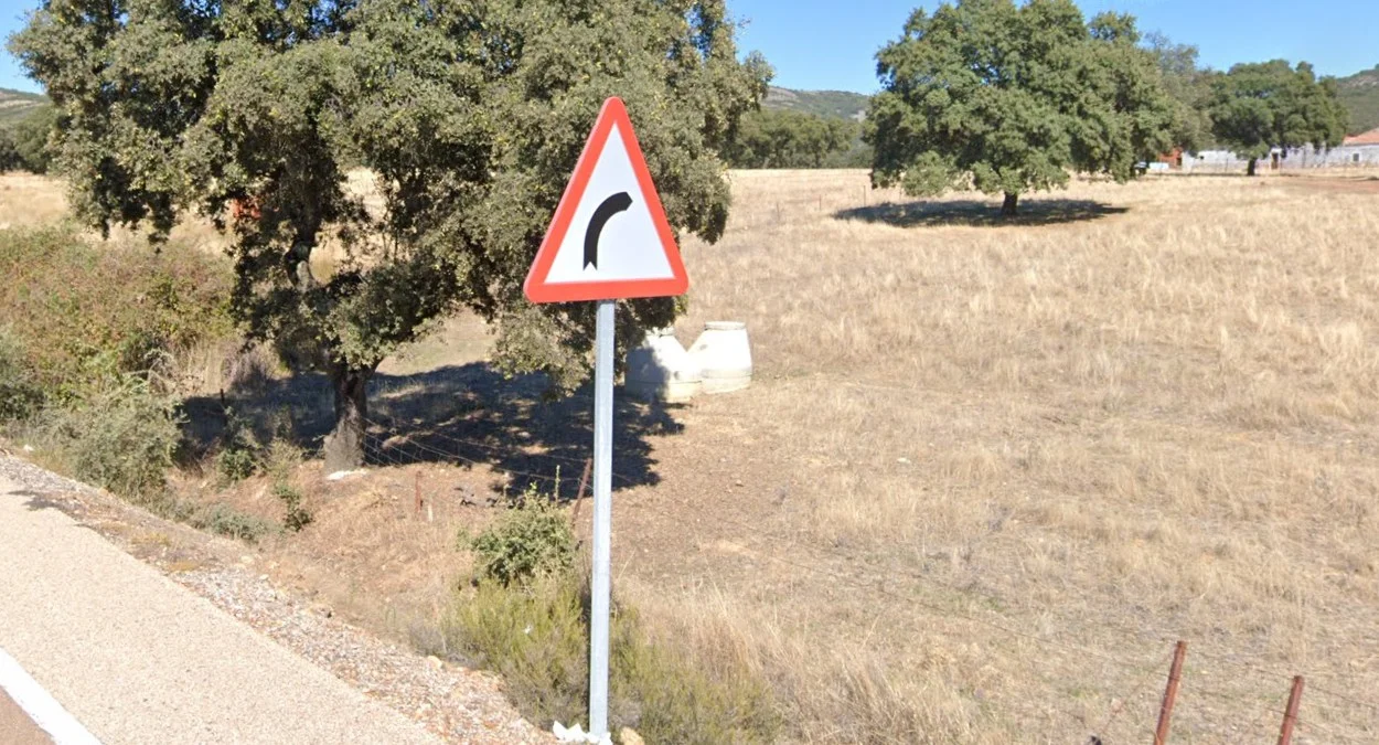 紅色標誌無白色外框