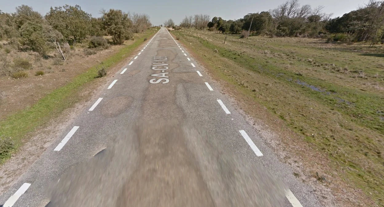 鄉村道路的虛線外側線