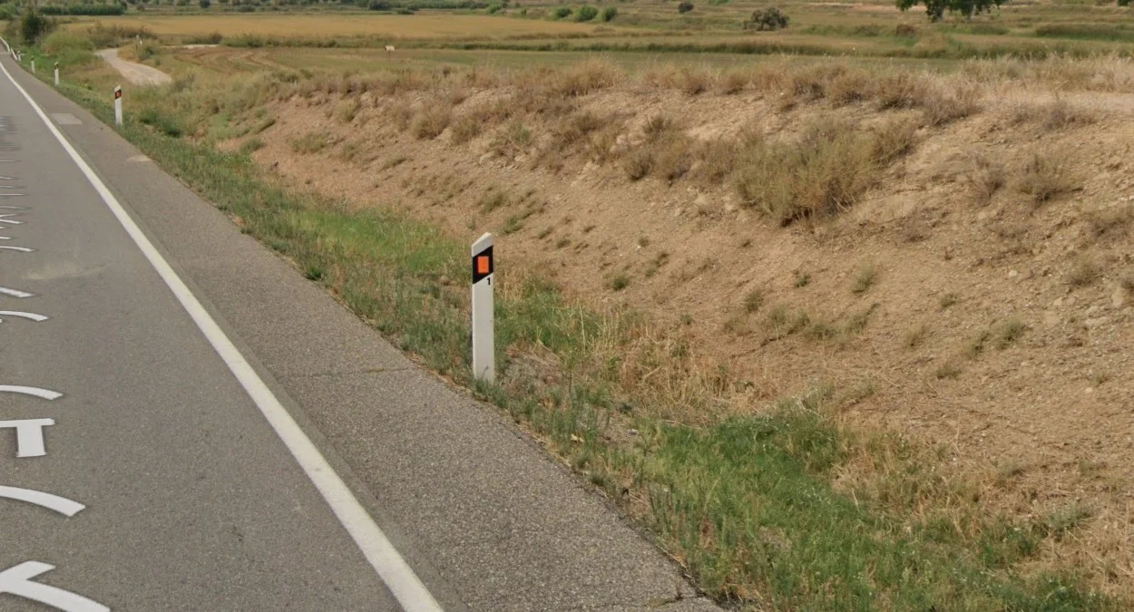 加泰隆尼亞的方形橘色反光柱