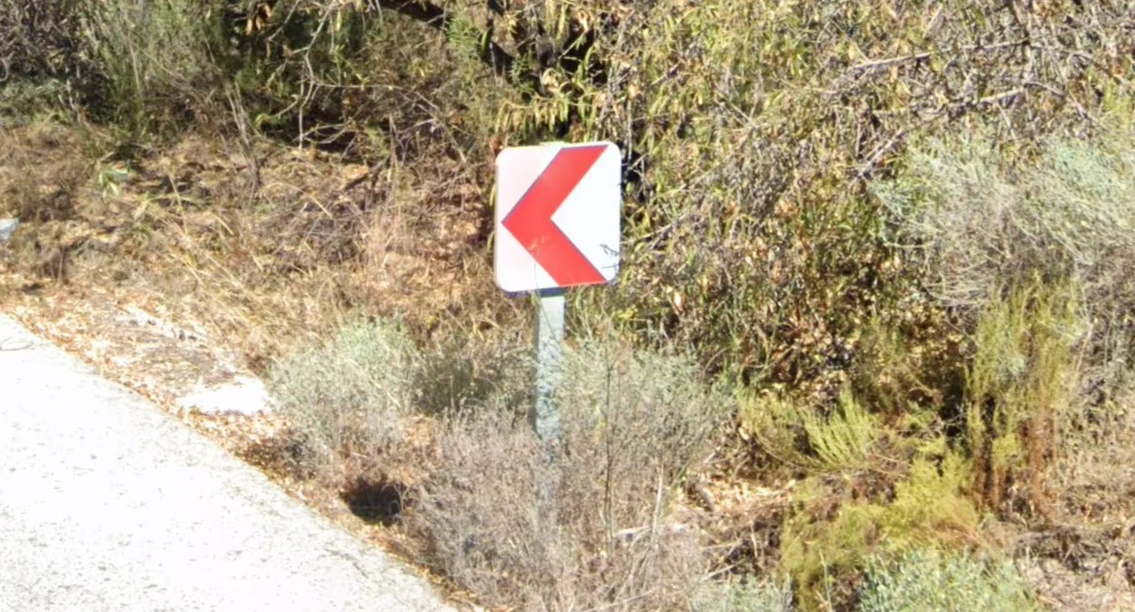 穆爾西亞獨有的紅箭頭雪佛龍