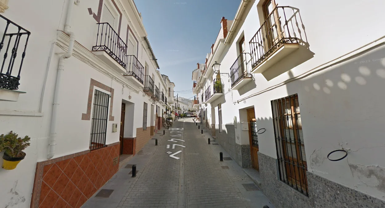 安達盧西亞的全白房屋小鎮