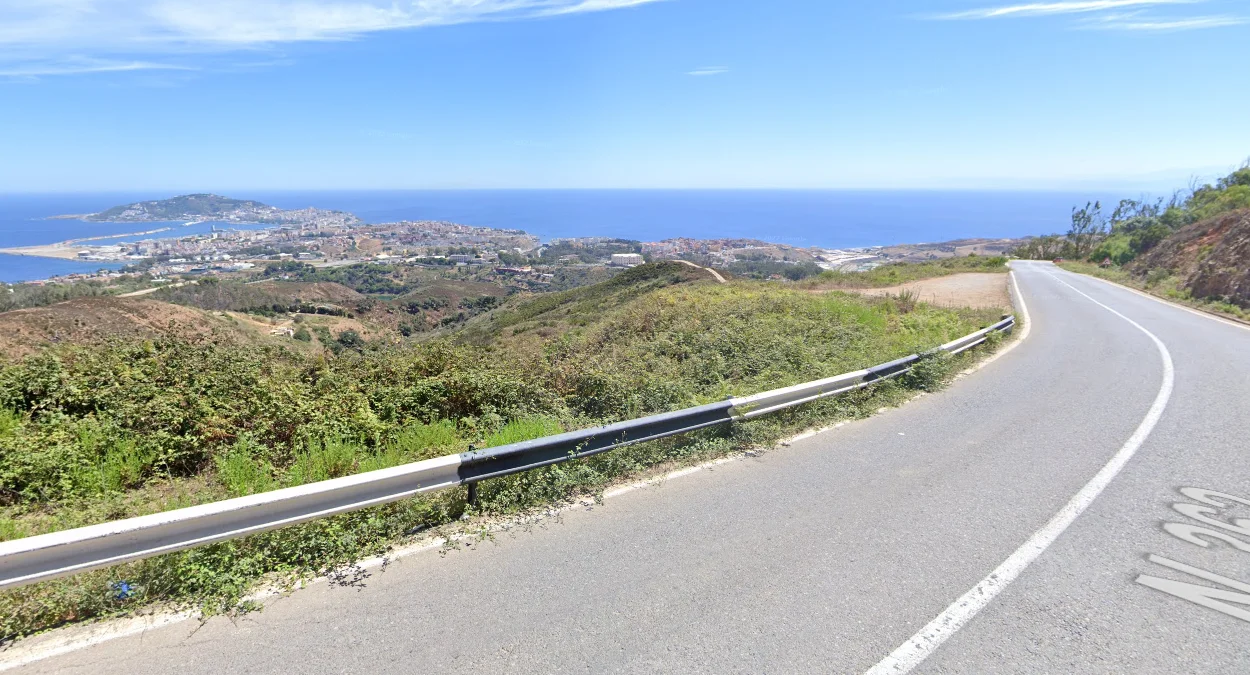 休達獨有的黑白護欄