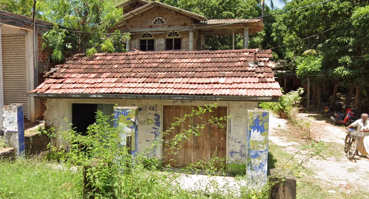 橘紅色瓦片屋頂