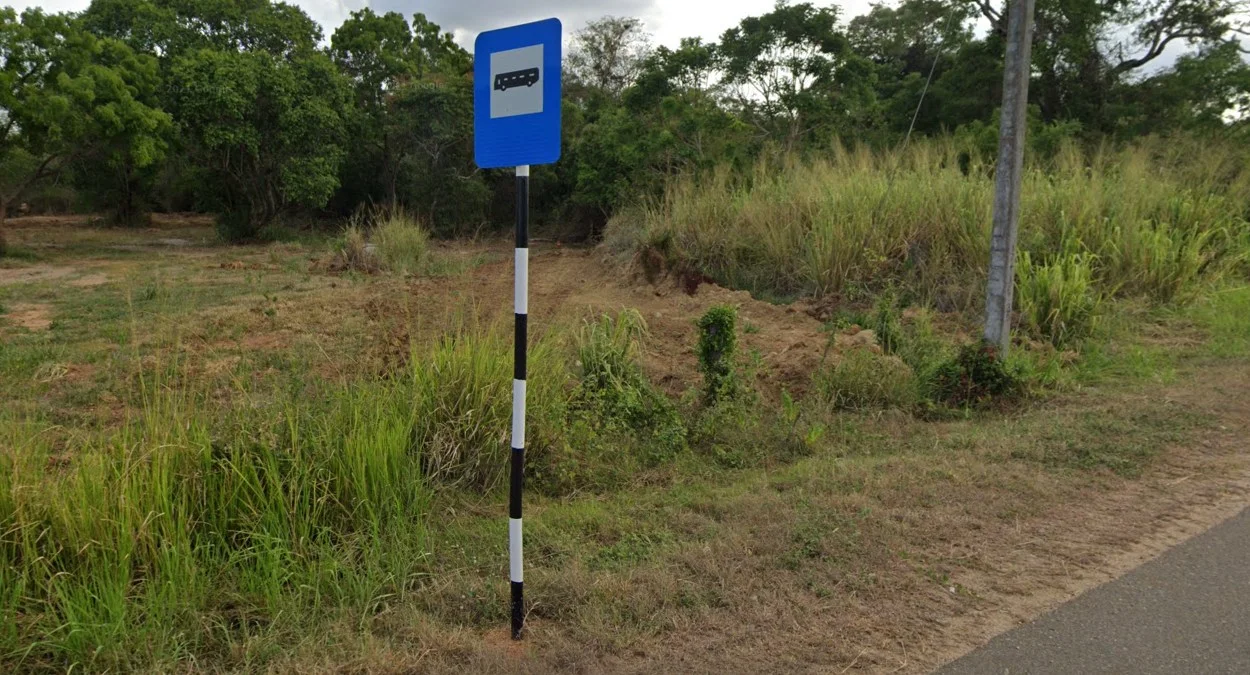 黑白條紋路標桿