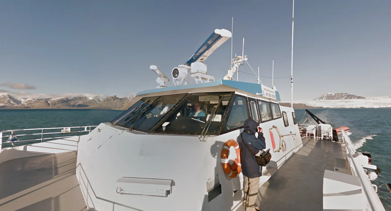 金字塔城東側傾斜船隻