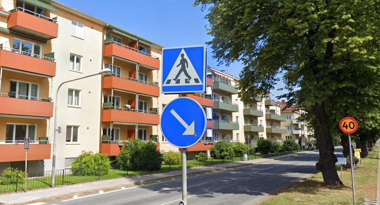 有四條斑馬線的行人號誌