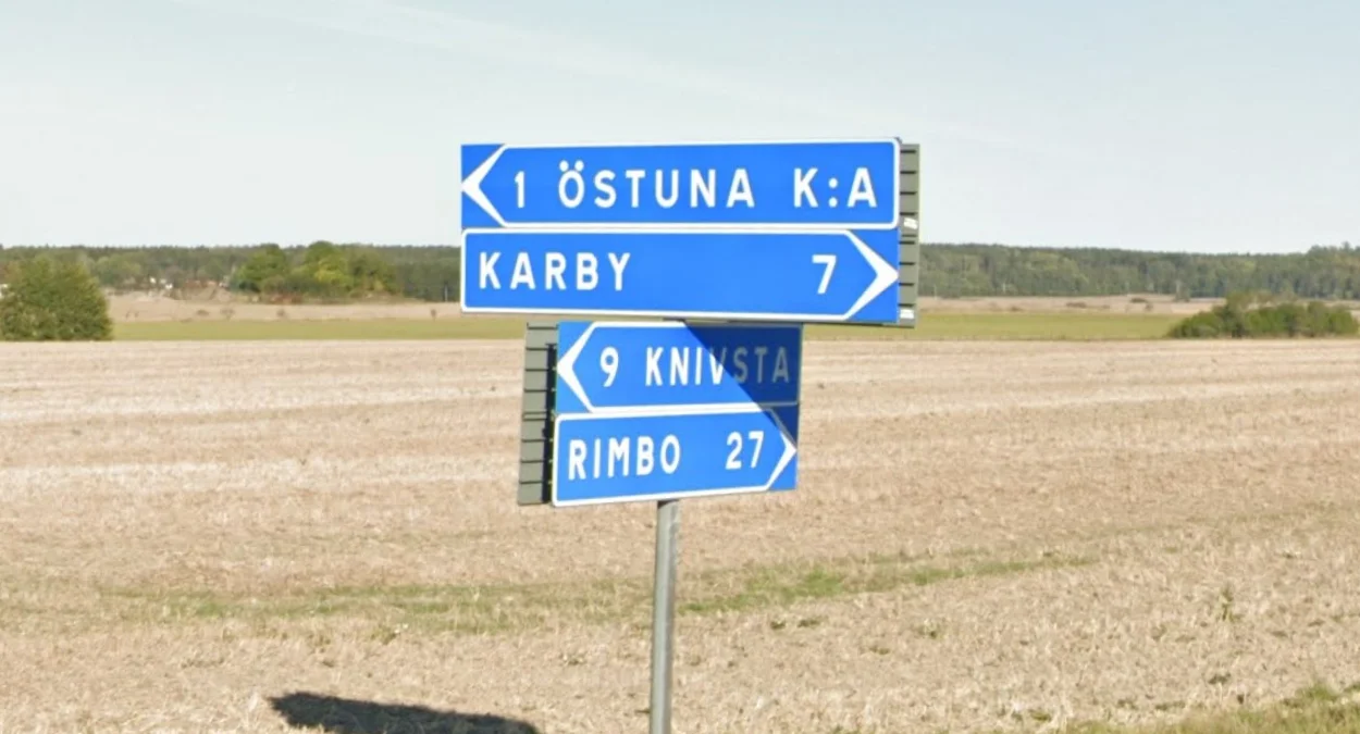 藍底白字或黃底紅框方向牌