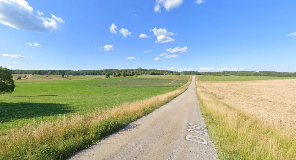 南曼蘭省山谷中的農田