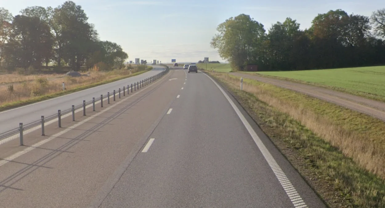 高速公路獨特的分段式標線