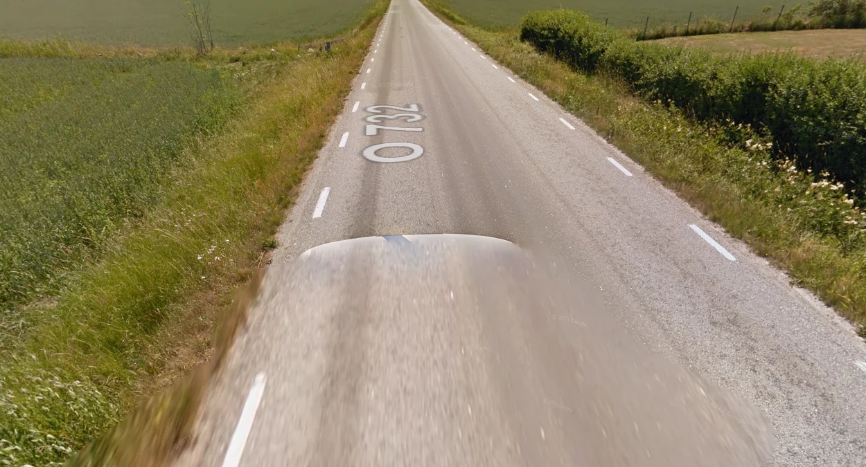 西海岸帶藍色條紋的谷歌車