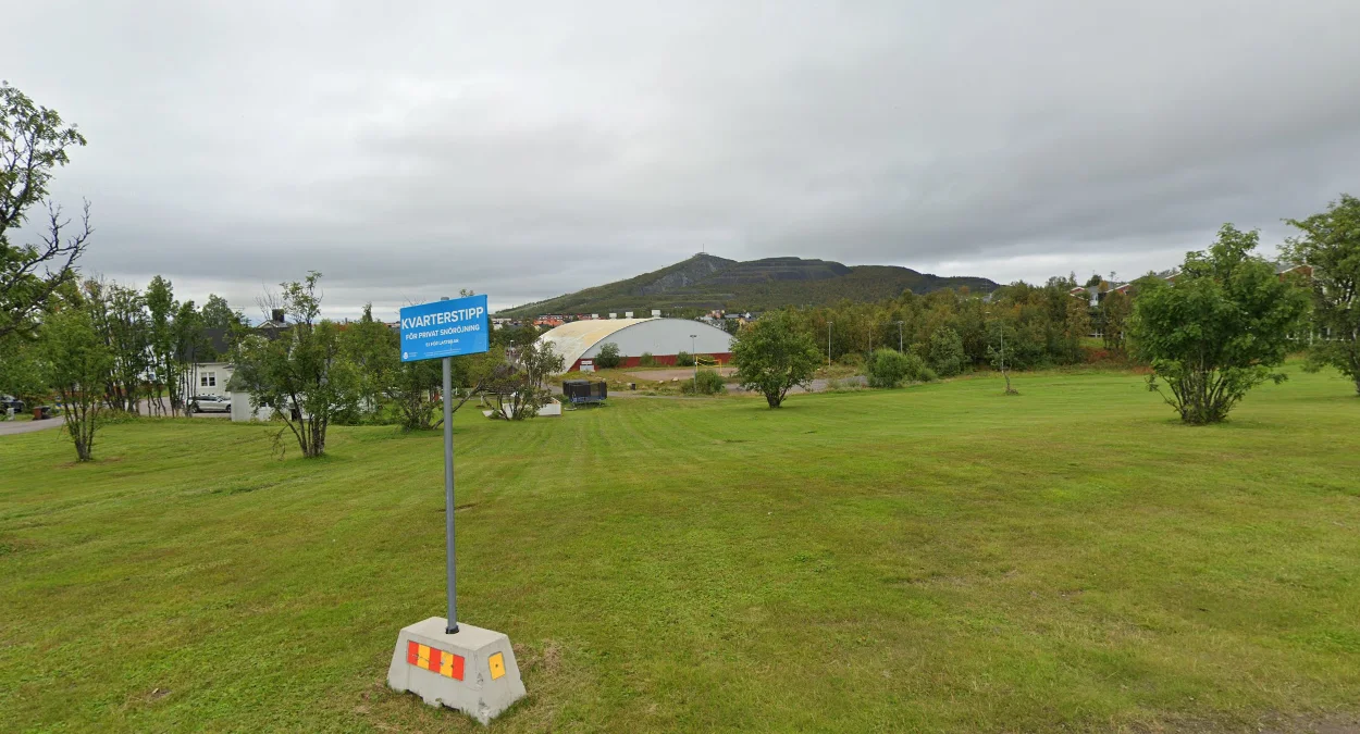 基律納的兩座階梯狀礦山