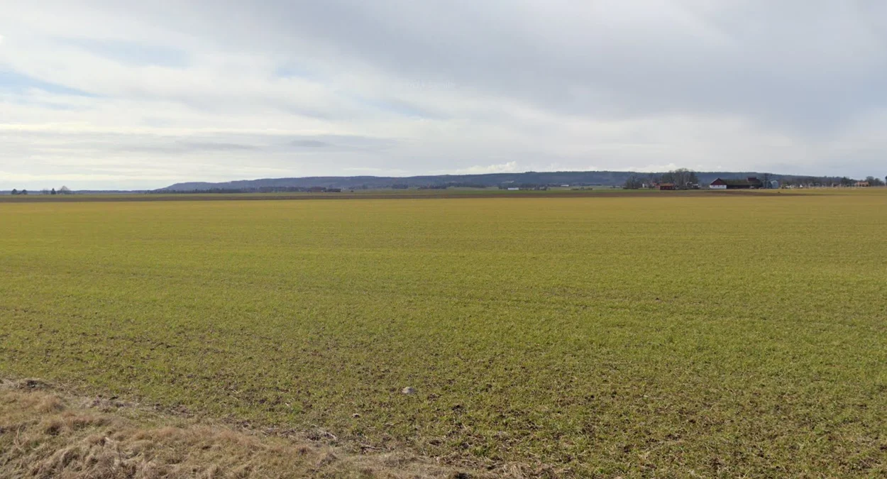 奧姆貝里以東的單一山脈