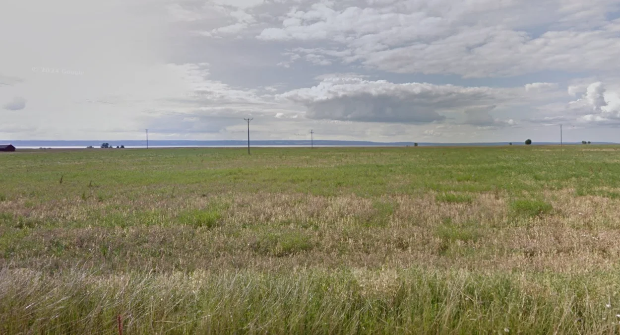 維辛瑟島兩側可見湖景