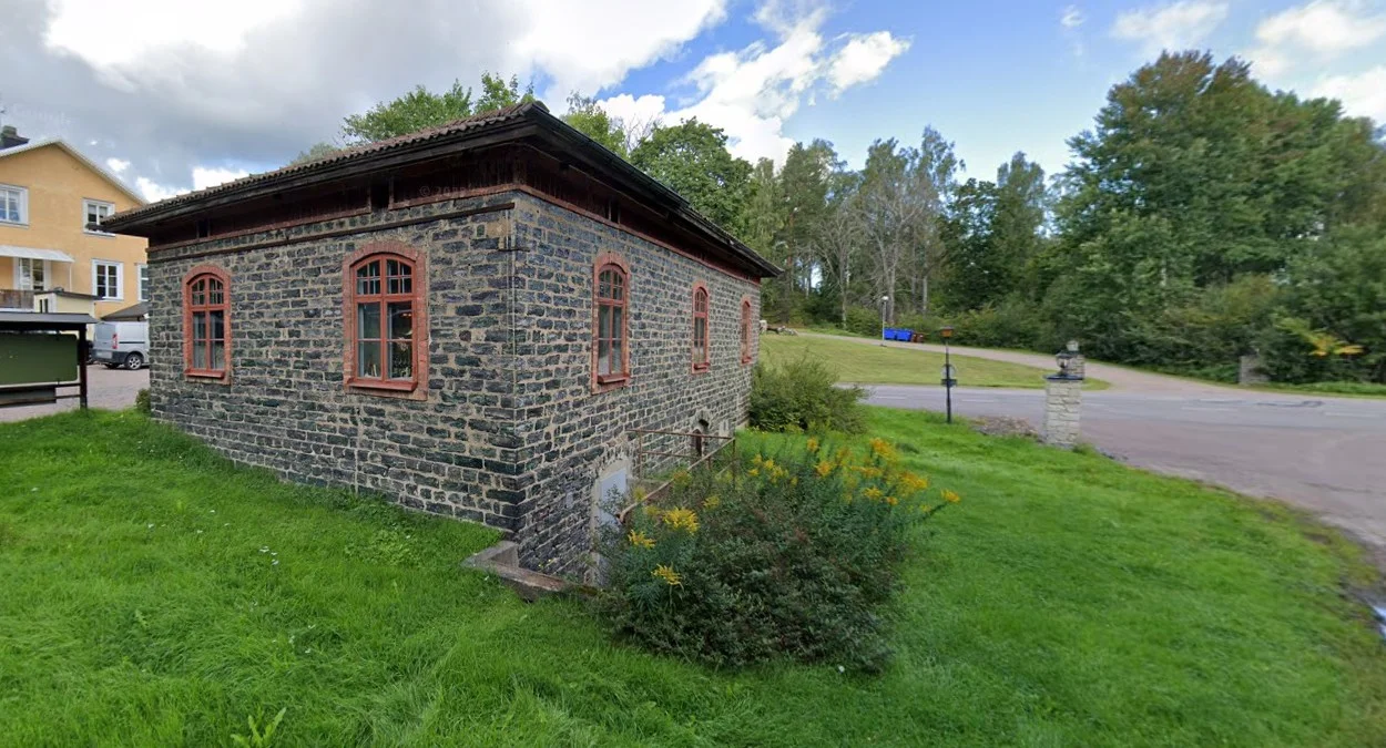 貝里斯拉根的藍綠色礦渣石建築