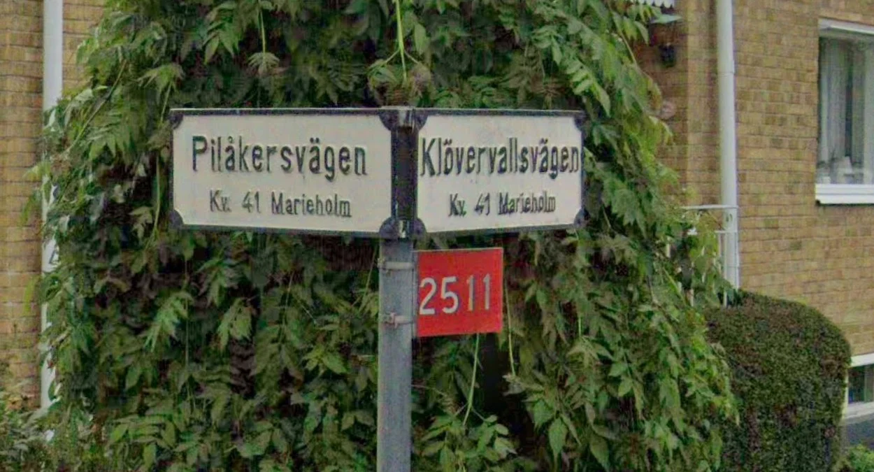 馬爾默帶黑角的白色路牌