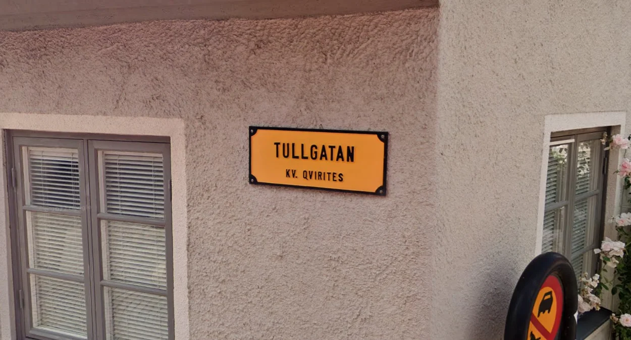 于斯塔德的黃底路牌