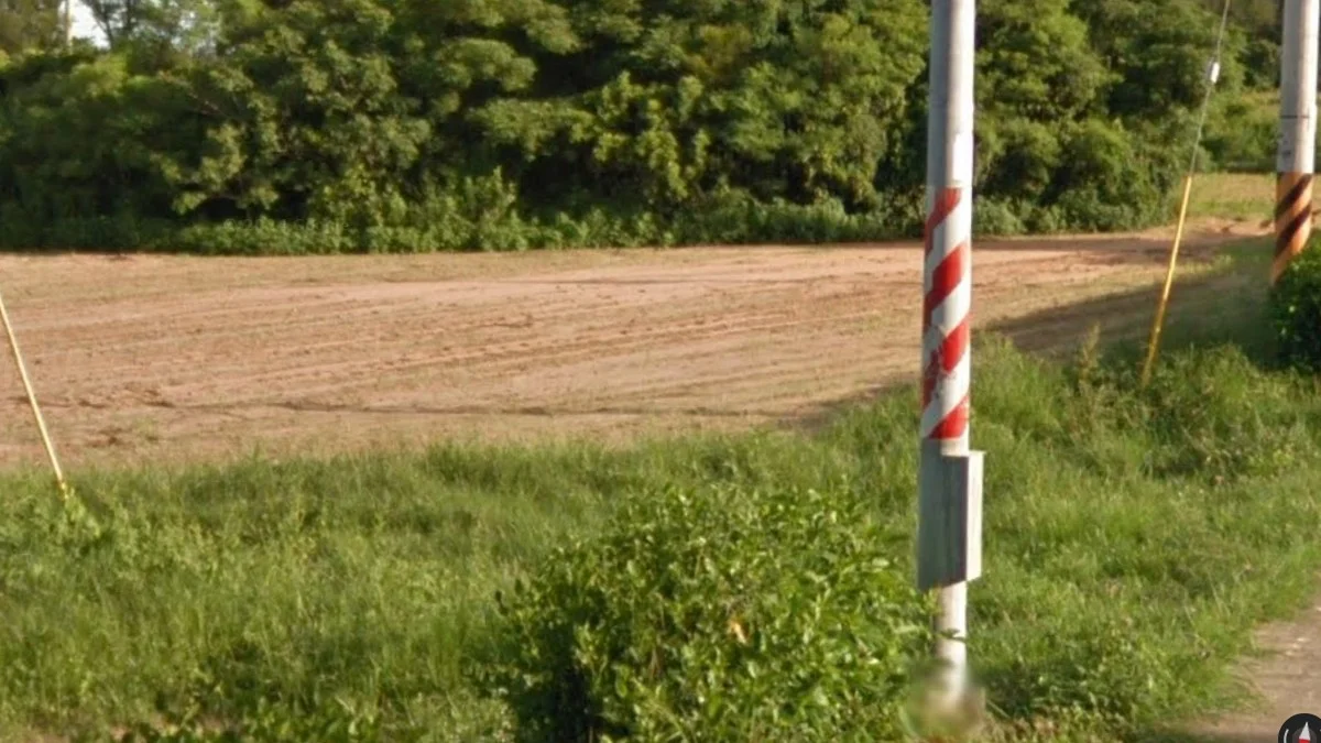 金門紅白條紋路燈桿