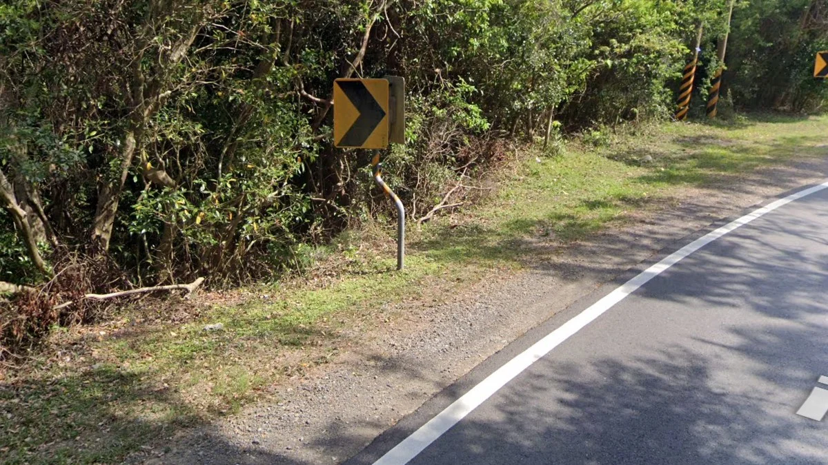 屏高東彎曲標誌架