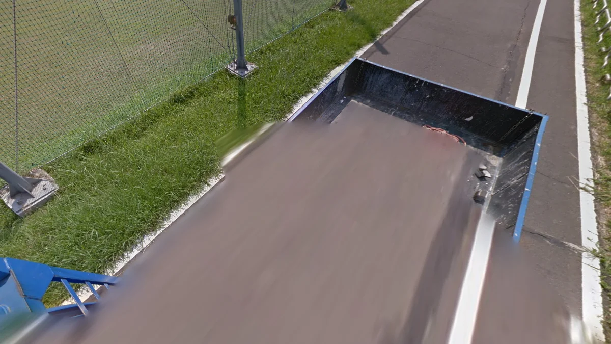 台北河濱公園藍色皮卡