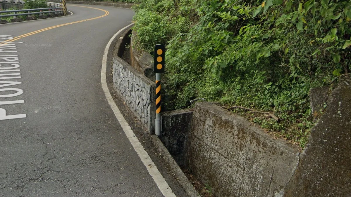 圓形反光片路樁與護欄