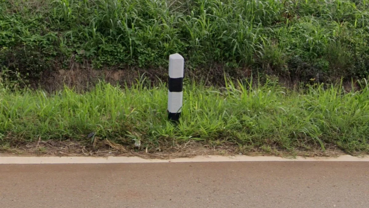 黑白條紋方形路樁