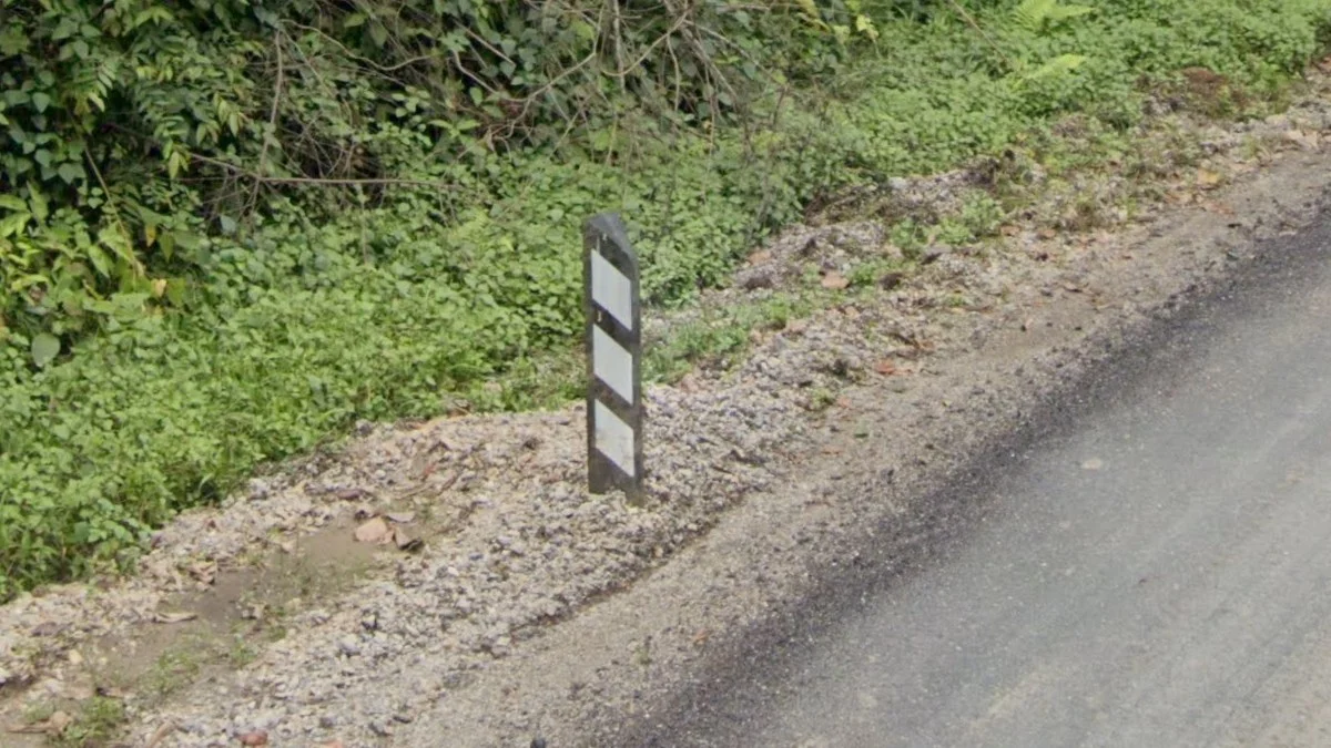 清邁夜豐頌黑色路樁