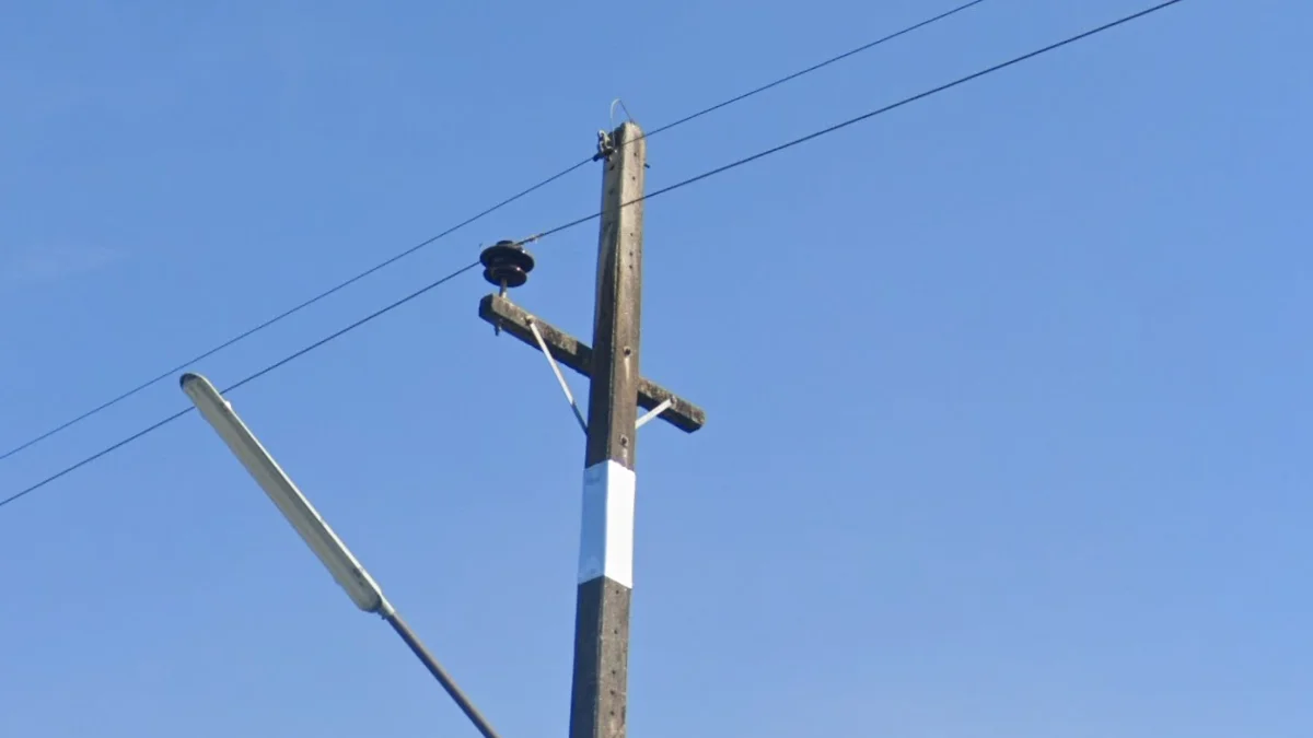 南部單絕緣子電線桿