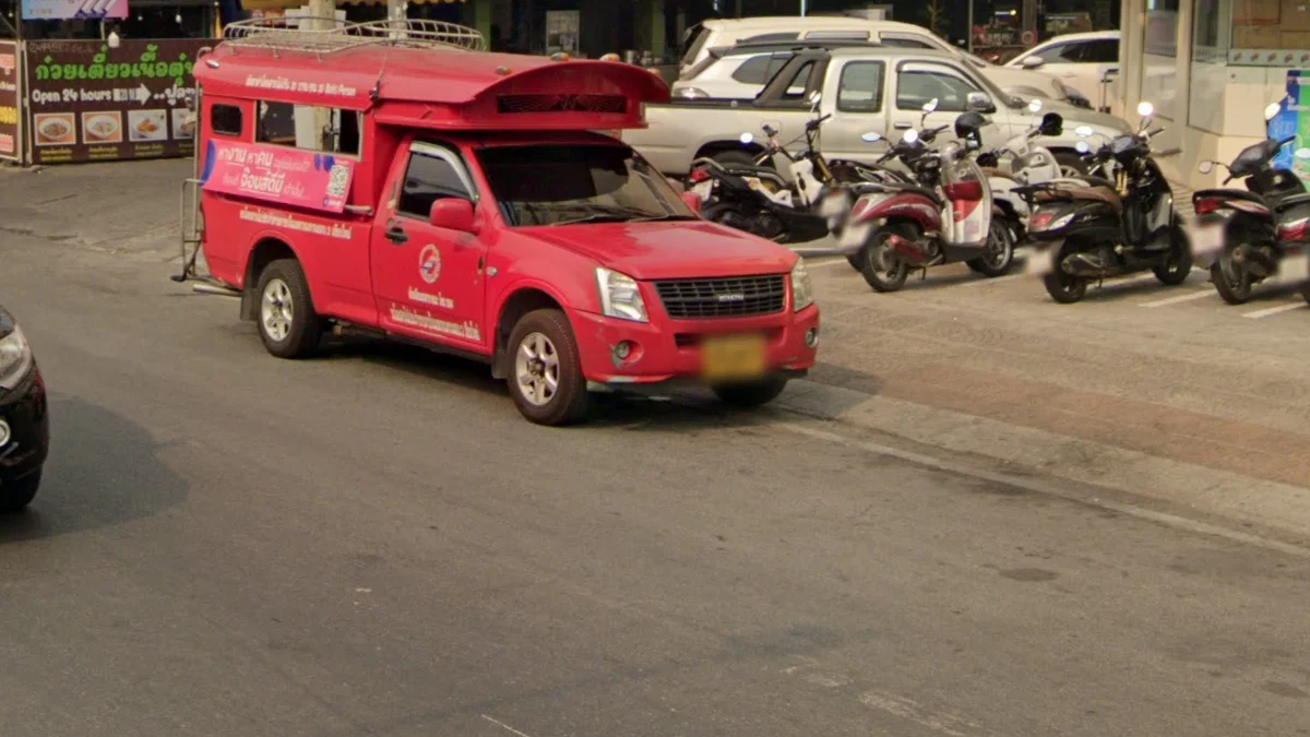 清邁紅色雙條車